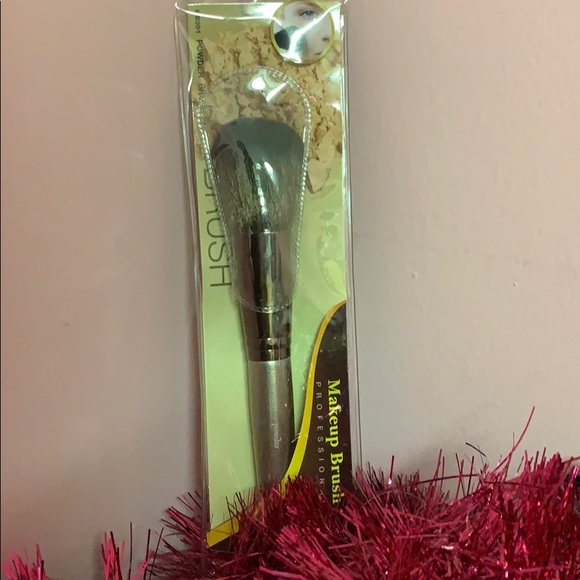 Make up brush - Picture 1 of 1